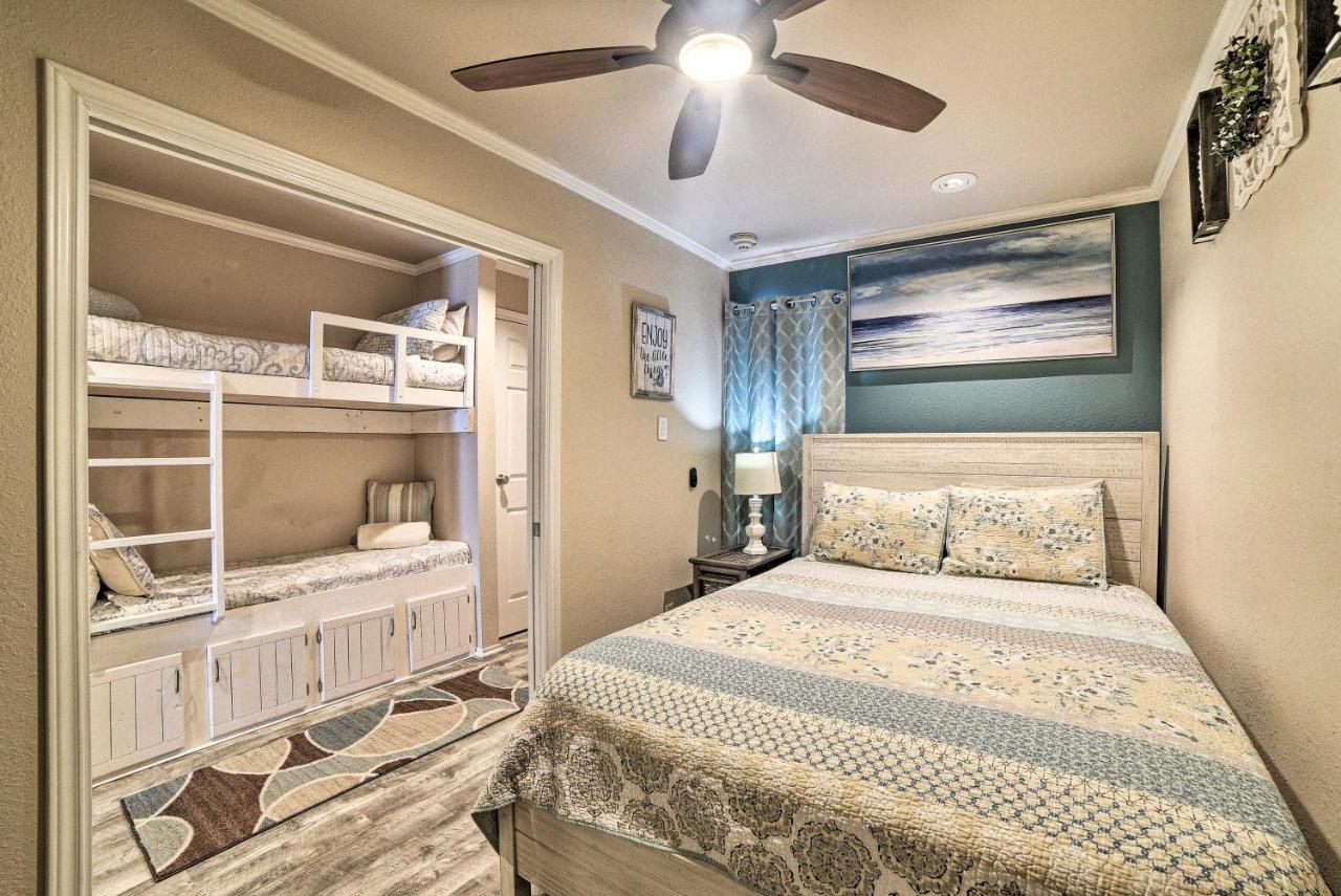 Updated Front Beach Condo With Resort Amenities! Corpus Christi Bagian luar foto